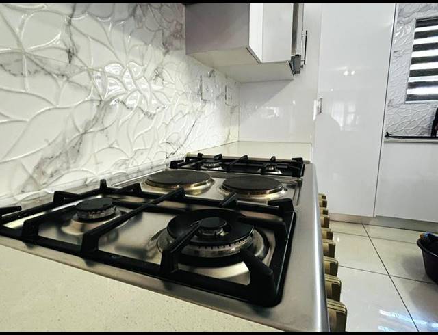 2 BEDROOM APARTMENT FOR SALE IN SUNNINGHILL